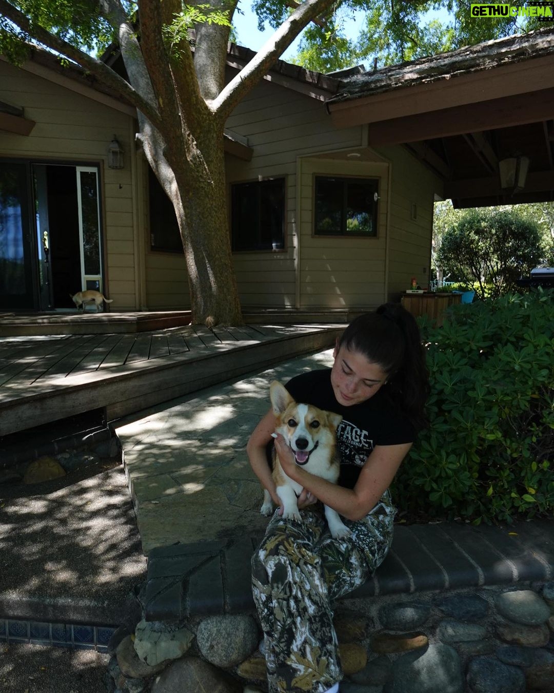 Dylan Conrique Instagram - honey, i’m homeee