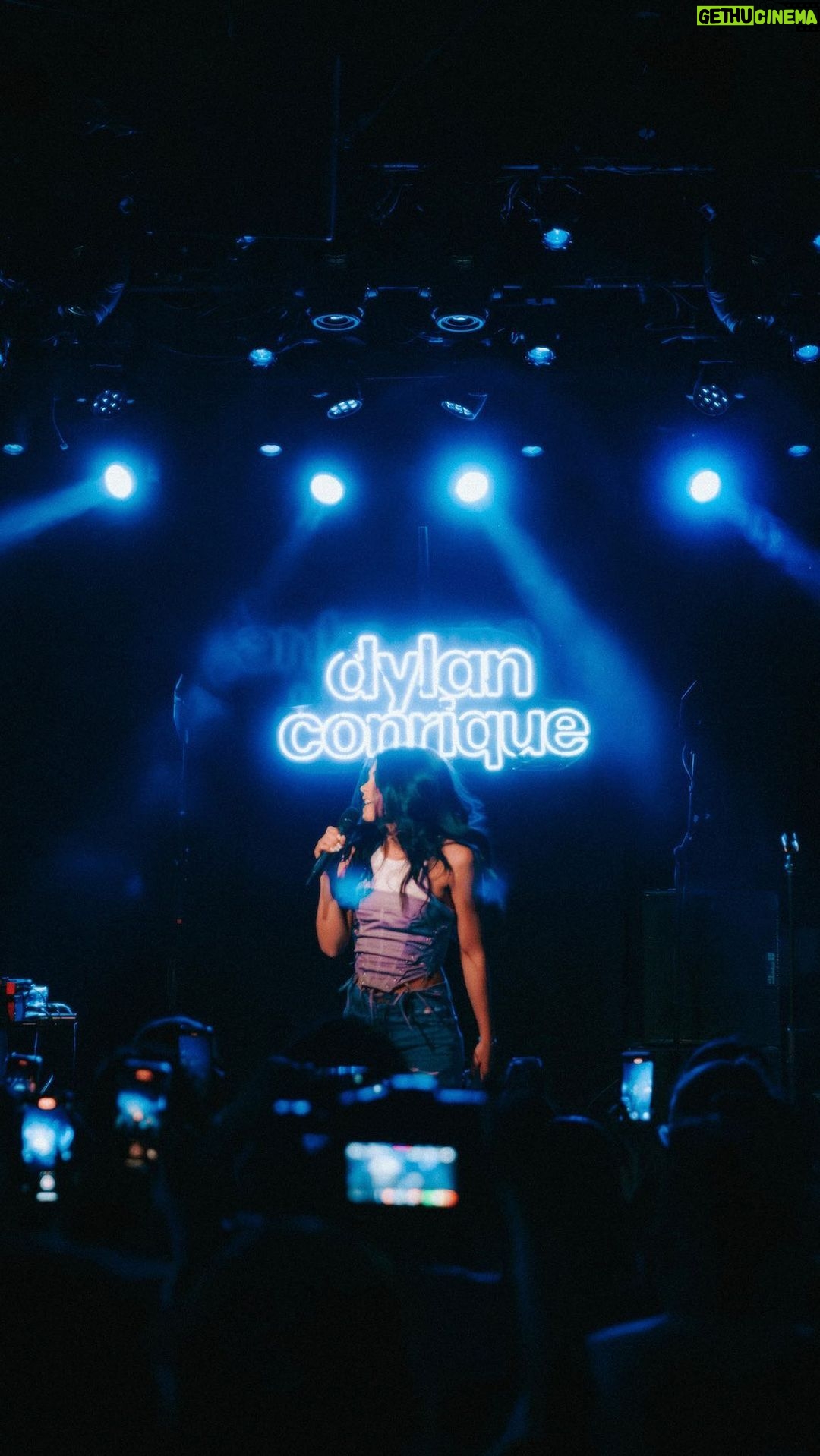 Dylan Conrique Instagram - can’t wait to be on tour again 😭 here’s a lil recap from last week’s show !! so fun meeting u guys at the Together with Meta booth 🫶🏻 post ur reels & tag me so i can see!! Los Angeles, California