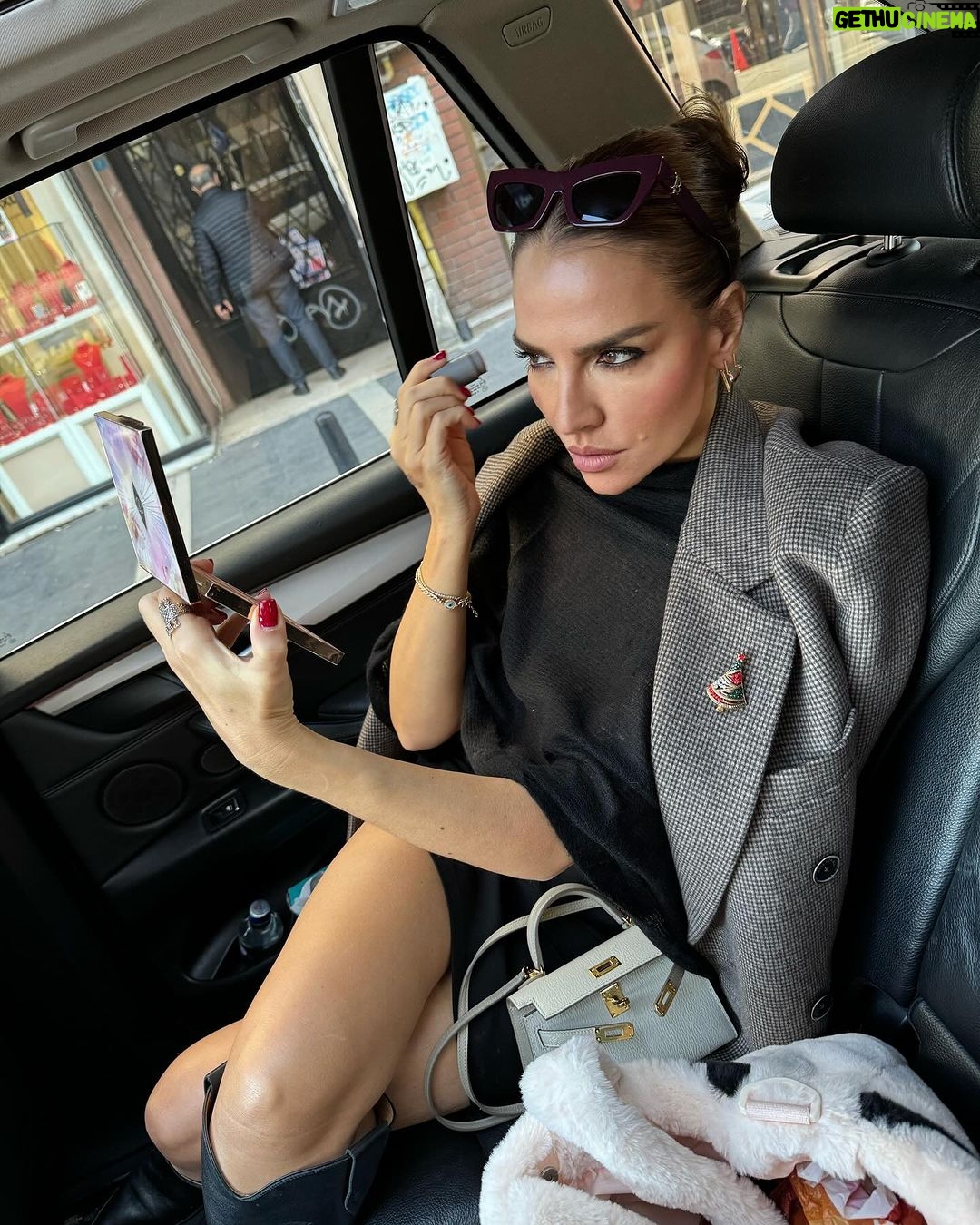 Ebru Akel Instagram - Sifa , aşk ve renk dolu birgün 💞@hiragungor1 🌸 Deauty_Skin