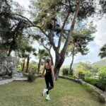 Ebru Akel Instagram - Kendi ormaninda koybolmak , özgürce doğa ve müzikle kalmak. Özetle yine en sevdiğim öğretiyi hatırlamak gerek bazen ; Hayat gelecekte olmasını istediklerimizi oldurtmak için çaba sarfetme süreci değildir. İçinde bulunduğumuz anda yaşadıklarımıza verdiğimiz tepkileri barındırmayı öğrenme sürecidir.. Mutlu haftasonlari ✨