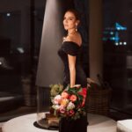 Ebru Akel Instagram - Best time of the year in Munich and my second home @bayerischerhof_munich hotel is my partner for this unique shooting ✨ Thanks once again, see you next time 🎄 @bayerischerhof_munich @moritz.nowak 📸 @ozgemerve1 styling w @beautyomelette @eezgicoban @damla743 💋 @saracamos 🫶 #davet Hotel Bayerischer Hof München