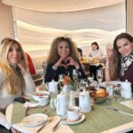 Ebru Akel Instagram – En sevdigim ay , en sevdigim renkler dostlar ışıklar 🎄💫✨🪅♥️