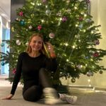 Ebru Akel Instagram – En sevdigim ay , en sevdigim renkler dostlar ışıklar 🎄💫✨🪅♥️