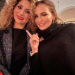 Ebru Akel Instagram - En sevdigim ay , en sevdigim renkler dostlar ışıklar 🎄💫✨🪅♥️