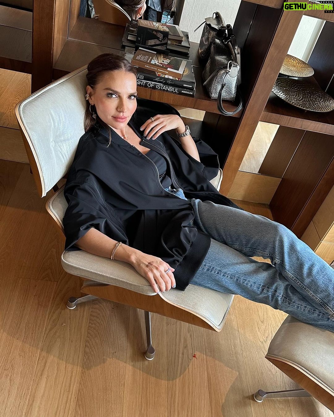 Ebru Akel Instagram - Bu günün hikayesi burada kalsin ..