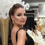 Ebru Akel Instagram - Cuma aksami Mersin’de unutulmaz bir geceye eslik ederek muhtesem bir projenin hayata gecisi gecesini sundum 🫶 Ulkemle gurur duyuyorum 🫶 #MİP Mersin İntenational Port #sunum #kutlama #masteroftheceremony #moc Elbisem @fidansimsek_ ♥️ Sac - makyaj @kuafor.askinhortum @sedahortum @divan_mersin ♥️