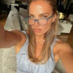Ebru Akel Instagram - ‘Sahip olunmasi zorunlu tek sey var : Ya yaradılıştan ince bir ruhtur bu , ya da bilim ve sanatlar tarafindan inceltilmis bir ruh’… ! #kendime