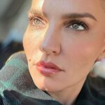 Ebru Akel Instagram - Nasil cektim ? ♥️ Once , Portre 📌 Stüdyo light 📌 Sag ust koseden isik 2.2 Derinlik 6 Rengi de ayarlayin ! Ozcekimde iyi isikla cikan sonuc 📌 Bir de kendinizi sevin tamamdir ♥️