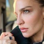 Ebru Akel Instagram - Nasil cektim ? ♥️ Once , Portre 📌 Stüdyo light 📌 Sag ust koseden isik 2.2 Derinlik 6 Rengi de ayarlayin ! Ozcekimde iyi isikla cikan sonuc 📌 Bir de kendinizi sevin tamamdir ♥️