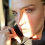 Ebru Akel Instagram - Nasil cektim ? ♥️ Once , Portre 📌 Stüdyo light 📌 Sag ust koseden isik 2.2 Derinlik 6 Rengi de ayarlayin ! Ozcekimde iyi isikla cikan sonuc 📌 Bir de kendinizi sevin tamamdir ♥️