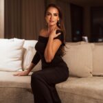 Ebru Akel Instagram - Best time of the year in Munich and my second home @bayerischerhof_munich hotel is my partner for this unique shooting ✨ Thanks once again, see you next time 🎄 @bayerischerhof_munich @moritz.nowak 📸 @ozgemerve1 styling w @beautyomelette @eezgicoban @damla743 💋 @saracamos 🫶 #davet Hotel Bayerischer Hof München