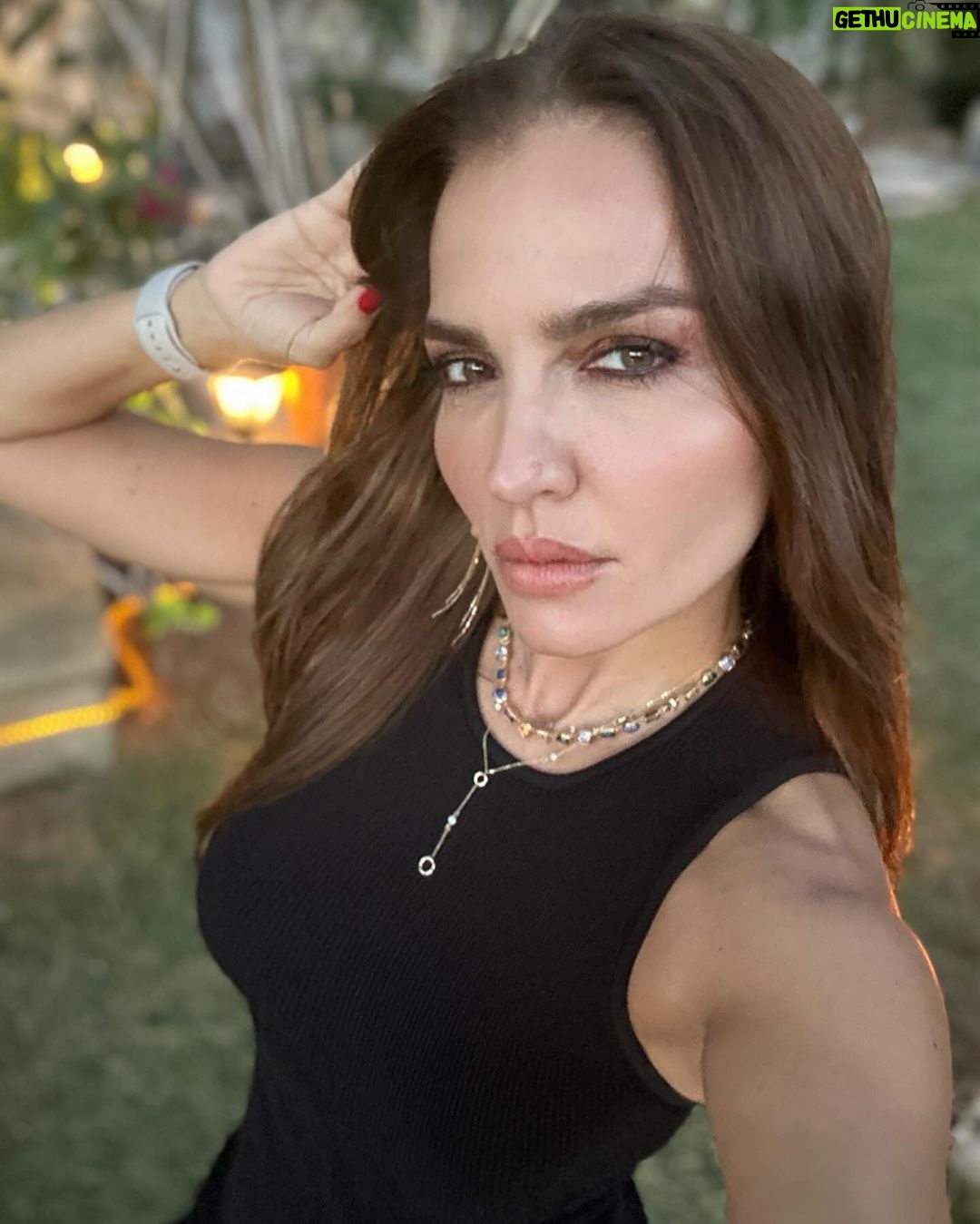 Ebru Akel Instagram - Hikayede kalmasin , zira hikaye derin 🧐