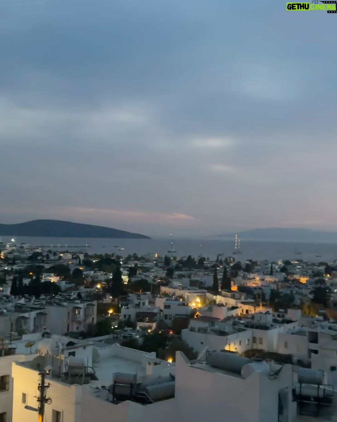 Ebru Akel Instagram - Cok sevdigim bir baska sahane yerdeyim.. Biraz nefes biraz doga biraz daha anlam hayata.. Bodrum, Mugla