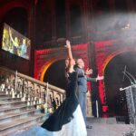 Ebru Akel Instagram – Bir rüya yasadik dun gece .. 
Cumhuriyetimizin 100. Yasinda muhtesem  bir mekanda  @natural_history_museum ‘da cok buyuk bir gurur ve coşkuyla sevgili partnerim @muratguloglutv ile bu gecenin sunuculuğunu üstlendik..
@tev.uk  icin yani genclerin egitimlerini  desteklemek icin, gelecek yuzyilin gencleri icin biraradaydik..
Coskumuz gururumuz sevgimiz tasiyordu adeta .. 🇹🇷🇹🇷🇹🇷♥️ Emegi gecen herkese tesekkurlerimle ♥️
#cumhuriyetimizin100.yili @muratguloglutv  @ipekdurkal @sulearinc @tev.uk @showtv 
@mehmettulusoy 

Elbise- @elifcigizoglu 
Mucevher -@karunjewellery 
Hair& make up @obliquebeautyhouse Natural History Museum, London