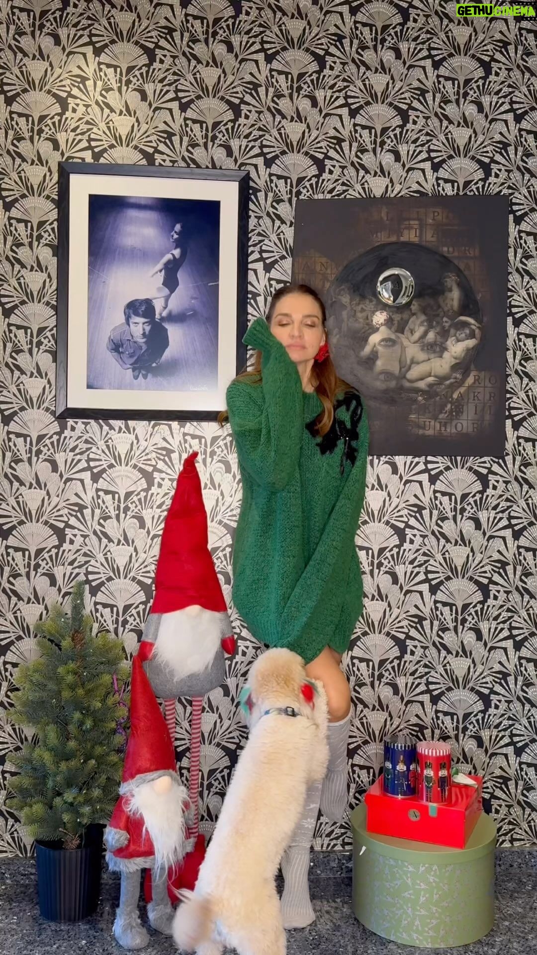 Ebru Akel - 69.8K Likes - Hadi bakalim bu da benden size 🎄♥️💫🥳