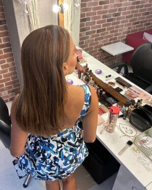 Ebru Akel Instagram - İçinde bir şeyler değiştiğinde etrafında da değişir. Önce hak ettiğine inan. Sen kendine inanmazsan başkası hiç inanmaz. 🥰
Ve elbiseyi çok beğenince ben 🙈 Konudan konuya geçiş hızıma pes 🫠
