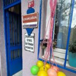 Ebru Akel Instagram - 90’lar esti geçti bugün bizden.. Her ani ; hatira çekmecemden ayri ayri duygular ile çıktı açığa .. İyi ki en doğalından yasamisiz, kendini bilen gercek dostluklarimiz gelmiş bugünlere.. Özetle şahane bu günü @busabahshowtv programımiz için doyasiya yasadik , programda sizlerle paylaşacağız .. Ve sonu sürprizli postun devami yine @busabahshowtv ‘de 🎊 @ipekdurkal @muratguloglutv @busabahshowtv 90'LarEvi
