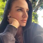 Ebru Akel Instagram - ‘Sahip olunmasi zorunlu tek sey var : Ya yaradılıştan ince bir ruhtur bu , ya da bilim ve sanatlar tarafindan inceltilmis bir ruh’… ! #kendime