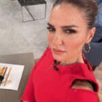 Ebru Akel Instagram – Haftanin panaromasi ♥️🎈
Ve bugün Cuma 💃🏻
