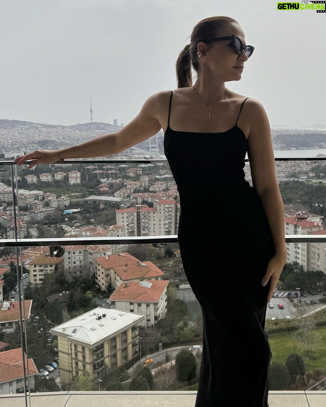 Ebru Akel Instagram - Bu günün hikayesi burada kalsin ..