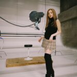 Elaiza Ikeda Instagram - 全身はこんな感じ SUNNYを思い出すバーバリーチェックのミニスカート🫠 #平成バーガー大復活