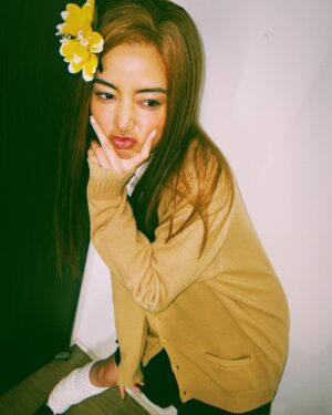 Elaiza Ikeda Instagram - 眉毛細くなる前だけど
暗めのファンデーション、嬉しかった🫠💗

#平成バーガー大復活