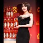 Elaiza Ikeda Instagram - 歴史あるスコッチウイスキー、 シーバスリーガルのブランドアンバサダーを務めることになりました! 愛と信念を持って多くの人に愛され、支持され続けたシーバスリーガルのファミリー になれることがとても幸せです。 ブランドが掲げる『I Rise We Rise』とい うテーマ。 日本では『ハートを、そそごう。』という 解釈で制作された TVCM が本日よりシーバ スリーガル公式ウェブサイトにて先行配信 となります。 メイキングでは私たちチームがハートを注ぐ瞬間が盛りだくさんなので是非🤍 @chivasregaljp #シーバスリーガル #ハートをそそごう #IRiseWeRise #ChivasRegalxElaiza