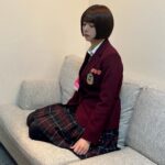 Elaiza Ikeda Instagram - ゴチ大清算、応援してくださった皆様本当にありがとうございました。そしてごめんね😢 クビでした。。 街で エラちゃん、いつもゴチ見てるよー応援してるよー！ って言ってもらえるたびに本当に嬉しくて、よし、来週も一位目指すぞ😤🤍とエネルギーをいただいておりました。 いつも楽しいゴチに行けなくなるのは寂しいけれど、また番宣などで帰って来れるようにお仕事も頑張ります！ (ノブさんお誕生日おめでとう🎉🎊) 写真は番組後放心状態になって危うくストライキを起こしかけたのと、制服当分着ないだろうから記念に撮っといたやつです。 とにかく！！！！！！ 本当にありがとうございました！！！！！くぅ〜〜〜悔しい！