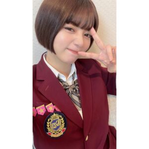 Elaiza Ikeda Instagram - ゴチ大清算、応援してくださった皆様本当にありがとうございました。そしてごめんね😢
クビでした。。

街で

エラちゃん、いつもゴチ見てるよー応援してるよー！

って言ってもらえるたびに本当に嬉しくて、よし、来週も一位目指すぞ😤🤍とエネルギーをいただいておりました。

いつも楽しいゴチに行けなくなるのは寂しいけれど、また番宣などで帰って来れるようにお仕事も頑張ります！

(ノブさんお誕生日おめでとう🎉🎊)

写真は番組後放心状態になって危うくストライキを起こしかけたのと、制服当分着ないだろうから記念に撮っといたやつです。

とにかく！！！！！！
本当にありがとうございました！！！！！くぅ〜〜〜悔しい！