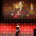 Elaiza Ikeda Instagram - 歴史あるスコッチウイスキー、 シーバスリーガルのブランドアンバサダーを務めることになりました! 愛と信念を持って多くの人に愛され、支持され続けたシーバスリーガルのファミリー になれることがとても幸せです。 ブランドが掲げる『I Rise We Rise』とい うテーマ。 日本では『ハートを、そそごう。』という 解釈で制作された TVCM が本日よりシーバ スリーガル公式ウェブサイトにて先行配信 となります。 メイキングでは私たちチームがハートを注ぐ瞬間が盛りだくさんなので是非🤍 @chivasregaljp #シーバスリーガル #ハートをそそごう #IRiseWeRise #ChivasRegalxElaiza