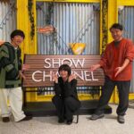 Elaiza Ikeda Instagram - 看板の前に座ってしまったせいでお誕生日みたいになってしまいましたが、SHOWチャンネルに出ることを伝えたい写真です！ そしてその後は #祈りのカルテ　第2話 一緒にみよー！ #実は仲良しムロさん