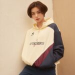 Elaiza Ikeda Instagram - #Repost @lecoqsportif_japan ・・・ 女優・池田エライザさんが着こなす、ルコックスポルティフの2022年秋冬コレクション公開中！ 詳しくはハイライトの「2022 AW」からチェック。 イヤートップクロスジャケット ¥9,790 (taxin) エアスタイリッシュパンツ ¥6,930 (taxin) #ルコックスポルティフ #lecoqsportif #ルコック #lecoq #ルコックコーデ #スポーツウェア #スポーツコーデ #スポーツウェアコーデ #スポーツウェアブランド #ヘランカ #ヘランカシャツ #カジュアルコーデ #ルコックスニーカー #スニーカーコーデ #スニーカーコーディネート #スニーカーファッション #スニーカー女子 #おしゃれスニーカー #大人スニーカー #定番スニーカー #池田エライザ #ikedaelaiza #elaizaikeda #elaiza #elaiza_ikd