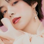 Elaiza Ikeda Instagram - #Repost @maquillage_jp ・・・ . 7.21 数量限定発売 マスクにつきにくい＆ みずみずしい発色が続く #美容液リップティント　 RD512 アンバーローズジャムは 上品な透け感のある落ち着いた深みレッド。 マスクを外した時も みずみずしさが続くから、 さりげなく色っぽい口もとへ。