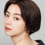 Elaiza Ikeda Instagram - 🤍🤍🤍 #Repost @maquillage_jp ・・・ . ポンポンするだけで 極上つるん肌を目指すなら、 #毛穴レス美容液クッションファンデ　 毛穴や色ムラを 密着カバーして美肌が続く。 カラーバリエーションは 選べる全3色。 2枚目の画像をチェックして ぴったりなカラーを選んでみて。
