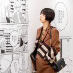 Elaiza Ikeda Instagram - バーバリー×ブルーピリオド バーバリー表参道にて、 アイコニックバッグ、ローラバッグからインスパイアされて誕生したローラというキャラクターが入り口の先でどんとお出迎え。 全ての壁が描き下ろしの漫画でいっぱいになったフロアでは、魅力的なキャラクターの言葉たちを浴びるように見ることができてとても素敵でした🤍 是非体験しにきてね🎨 #バーバリーxブルーピリオド #BurberryxBluePeriod @burberry