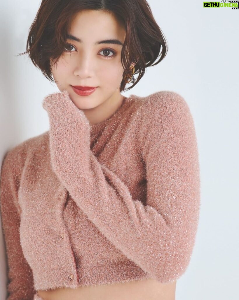 Elaiza Ikeda Instagram - 発売中の美人百花11月号是非見てね🌿