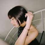 Elaiza Ikeda Instagram - 今日はTTFF2023授賞式でした。 縦型という制約の中で生まれる新たな閃き、TikTokの偶発性を生かしたつかみ、烏滸がましく感じながらも、さまざまな視点で審査させていただくなかで沢山の刺激を受けました。 豊かさで満ち溢れていました。 グランプリを受賞された作品への想いや、縦型映画への正直な心境などは舞台上でもたくさんお話ししたので、ぜひ記事などをチェックしてみてください🌿 後、しれっとぱっつんに戻りました。 Dress ／@emporioarmani Ring／@tomwood_project bracelet／@swarovski earring／@swarovski