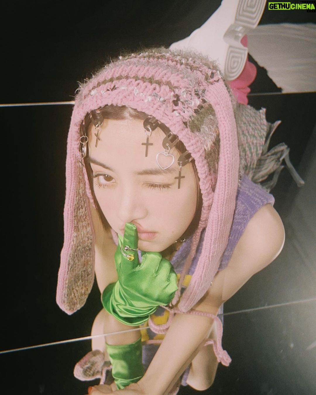 Elaiza Ikeda Instagram - JOJO magazine オフショット🐌