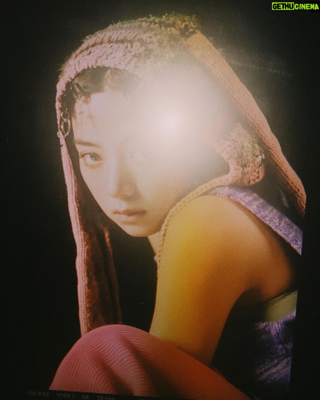 Elaiza Ikeda Instagram - JOJO magazine オフショット🐌