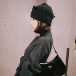 Elaiza Ikeda Instagram - お久しぶりの私服。 朝早くなくて猫の毛をコロコロする余裕があるときだけ着れる黒い服🐈
