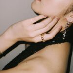 Elaiza Ikeda Instagram - 今日はTTFF2023授賞式でした。 縦型という制約の中で生まれる新たな閃き、TikTokの偶発性を生かしたつかみ、烏滸がましく感じながらも、さまざまな視点で審査させていただくなかで沢山の刺激を受けました。 豊かさで満ち溢れていました。 グランプリを受賞された作品への想いや、縦型映画への正直な心境などは舞台上でもたくさんお話ししたので、ぜひ記事などをチェックしてみてください🌿 後、しれっとぱっつんに戻りました。 Dress ／@emporioarmani Ring／@tomwood_project bracelet／@swarovski earring／@swarovski