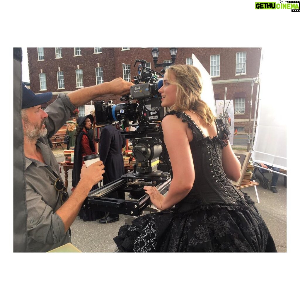 Elizabeth Lail Instagram - Shot some B-roll for tonight’s episode! In a corset. Watch YOU tonight! #youonlifetime