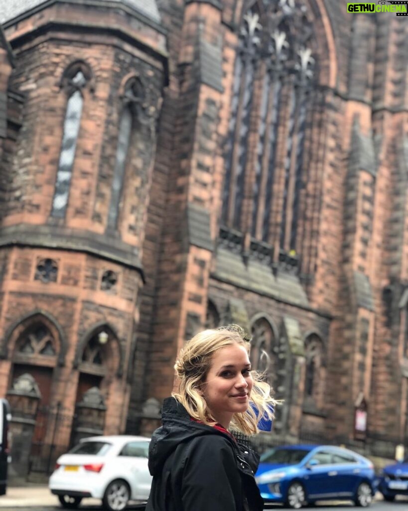 Elizabeth Lail Instagram - Glasgow, Scotland 📷: @julianne_lawson