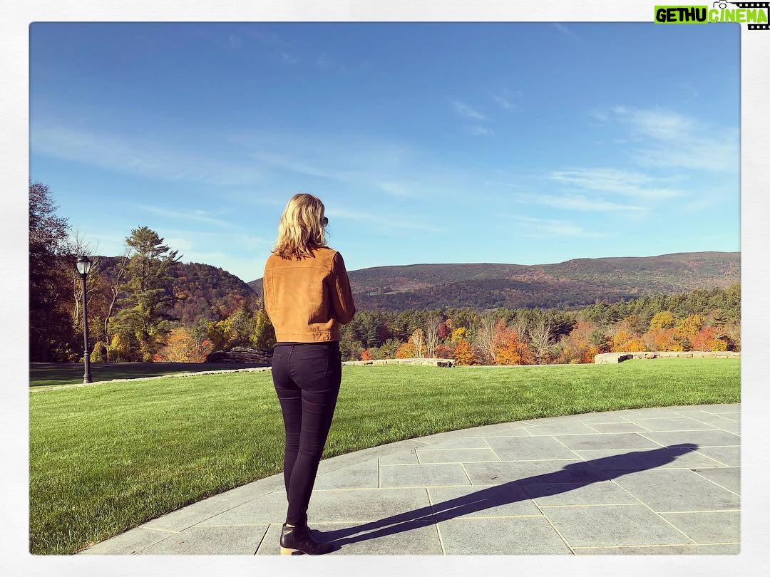 Elizabeth Lail Instagram - // Favorite season //