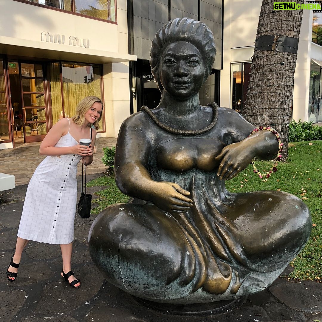 Elizabeth Lail Instagram - Mahalo Hawaii 🌺