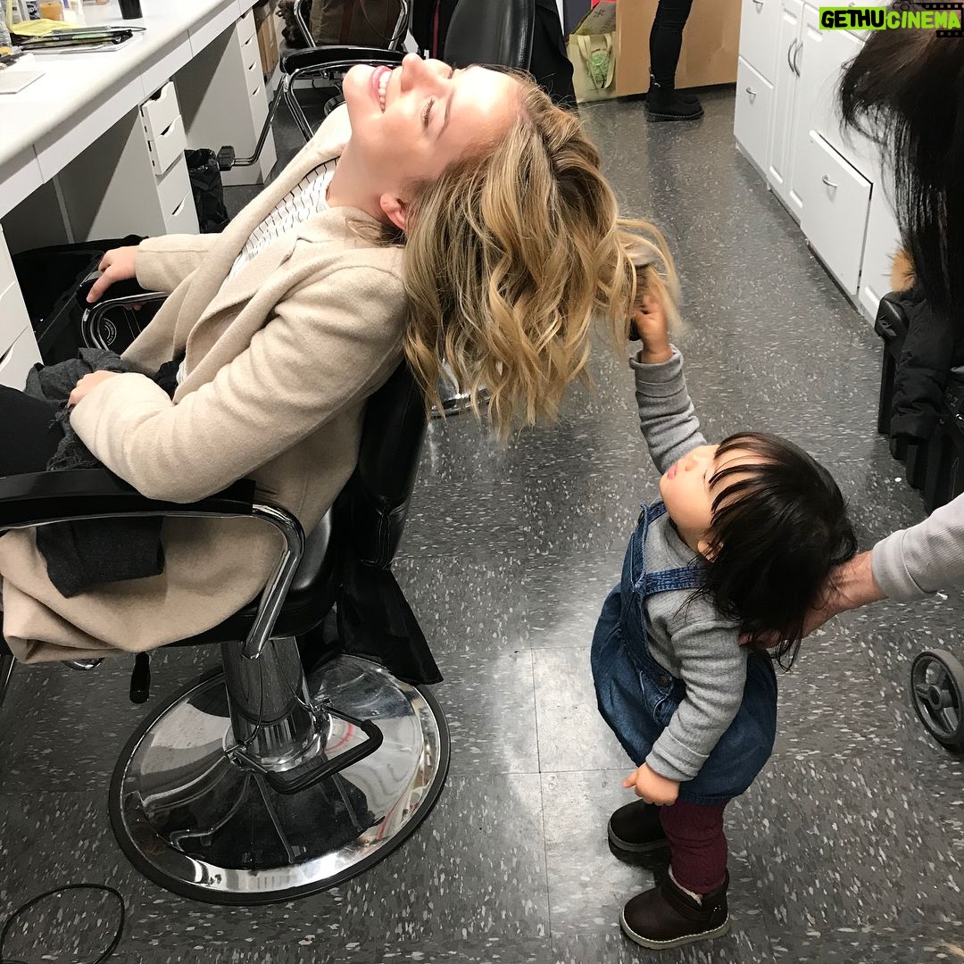 Elizabeth Lail Instagram - Haru helping me get ready this morning ❤️@satoko_ny