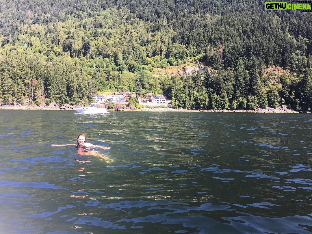 Elizabeth Lail Instagram - @julianne_lawson being a goddess in the water