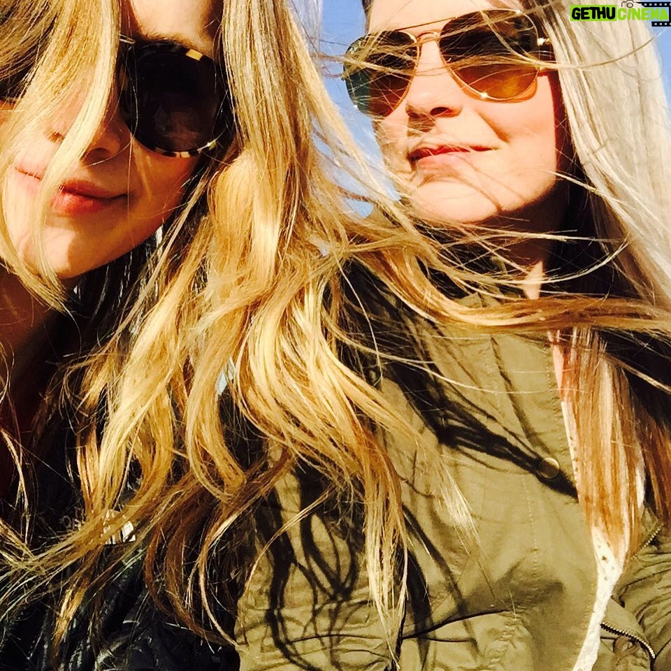 Elizabeth Lail Instagram - Vancouver to New York #DeadOfSummer