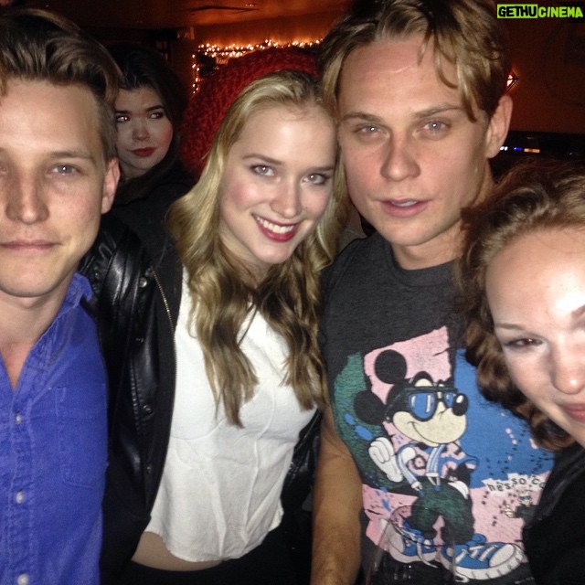 Elizabeth Lail Instagram - UNCSA alum unite! @davethomasbrown @billymagnussen @julawsome