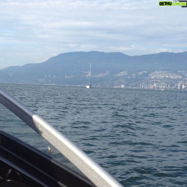 Elizabeth Lail Instagram - Top day with the Frozen family #Vancouver #iloveboating